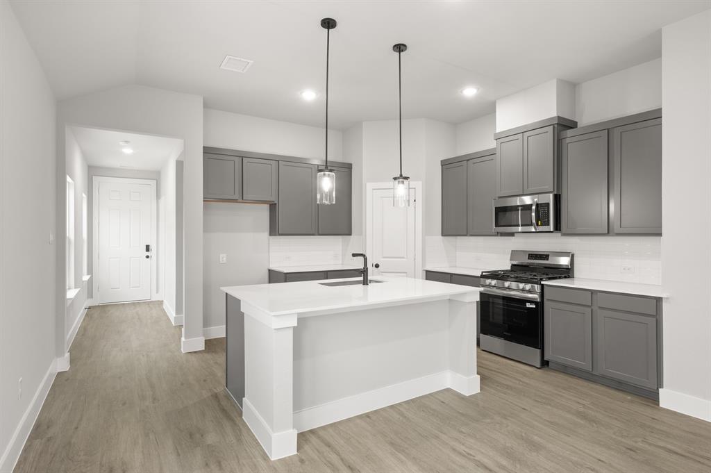 7412 Summer Sunset Drive Property Photo 13