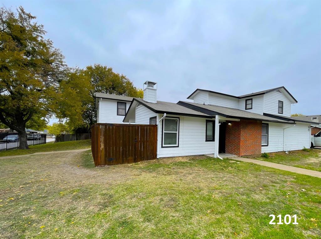 2101 Knoll Crest Drive 2101, 2103, 2105, 2107 Property Photo 1