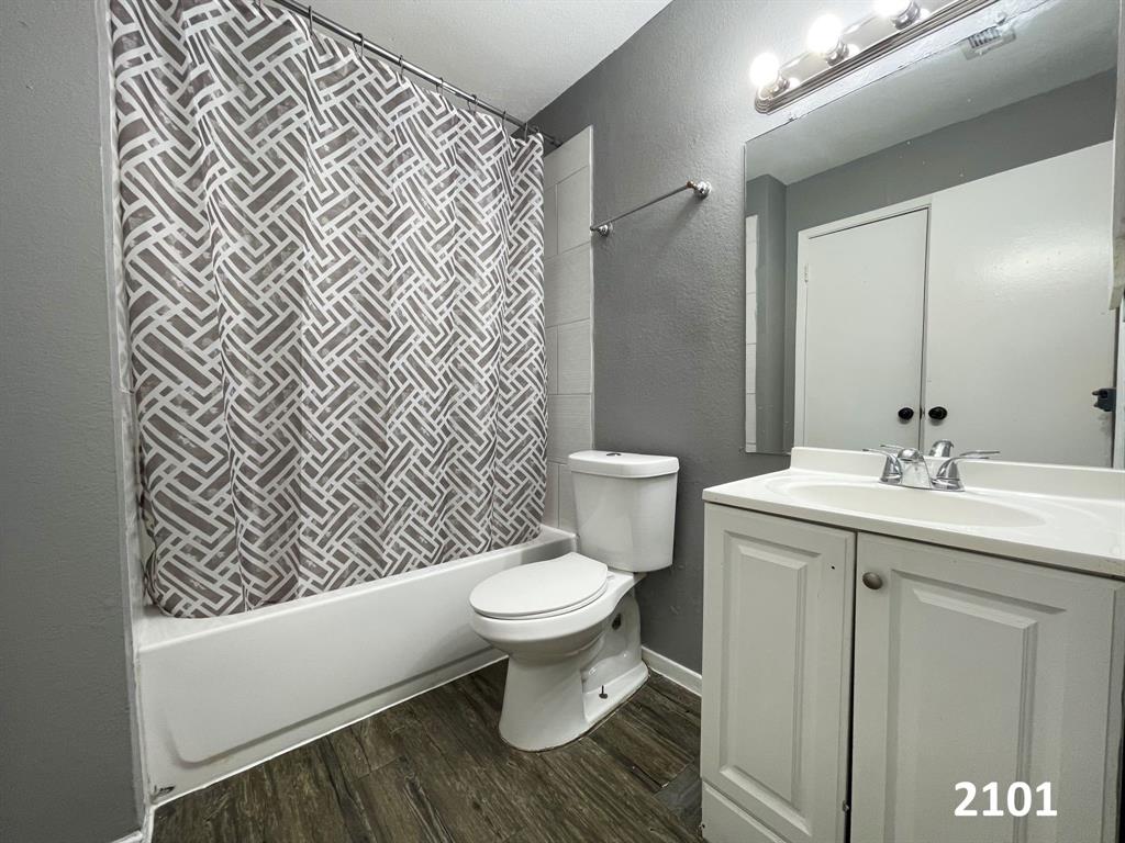 2101 Knoll Crest Drive 2101, 2103, 2105, 2107 Property Photo 5