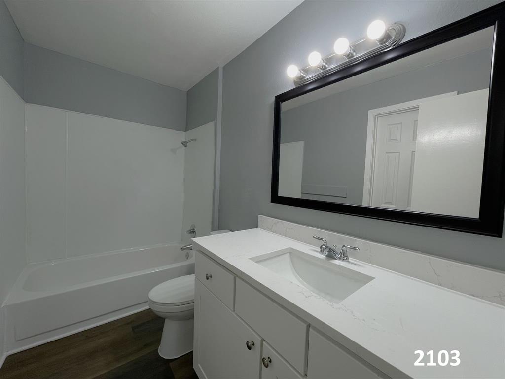2101 Knoll Crest Drive 2101, 2103, 2105, 2107 Property Photo 38