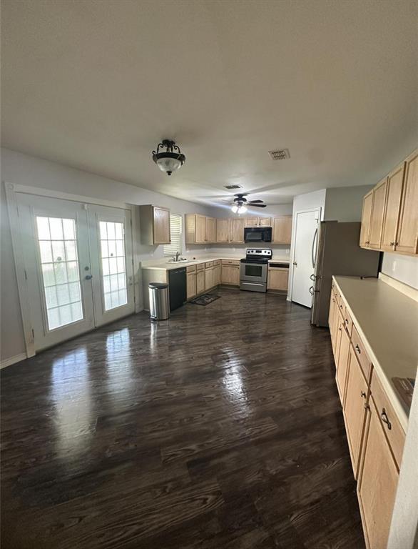 3604 Trickling Creek Lane Property Photo 3