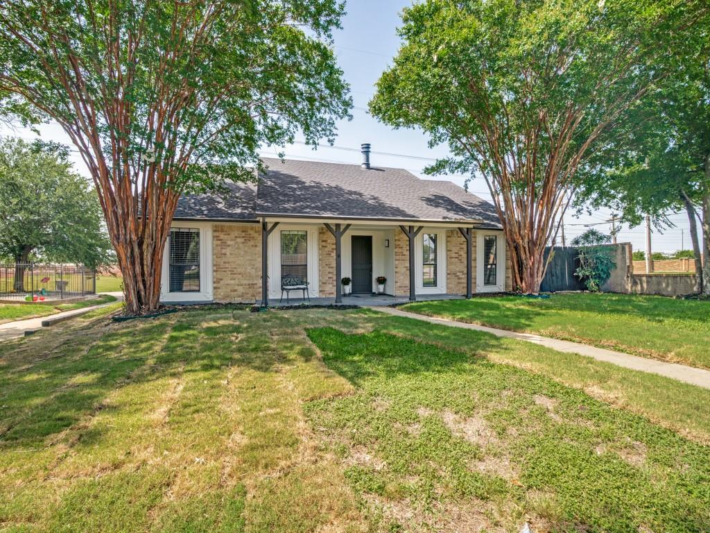 2036 Apple Valley Road Property Photo 1