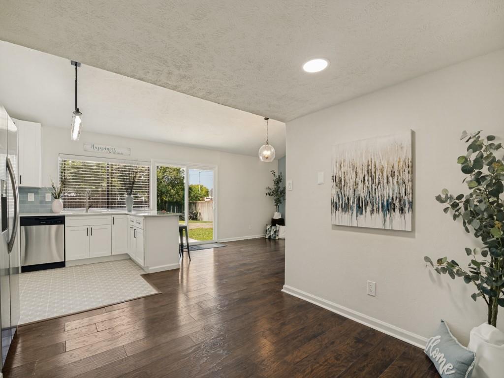 2036 Apple Valley Road Property Photo 8