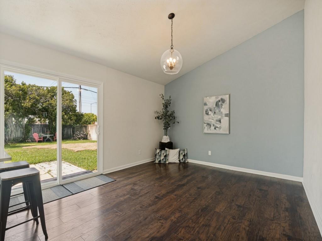2036 Apple Valley Road Property Photo 12