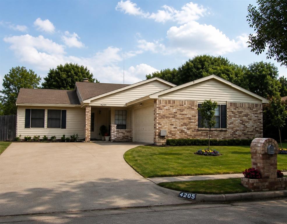 4205 Greencrest Drive Property Photo 1