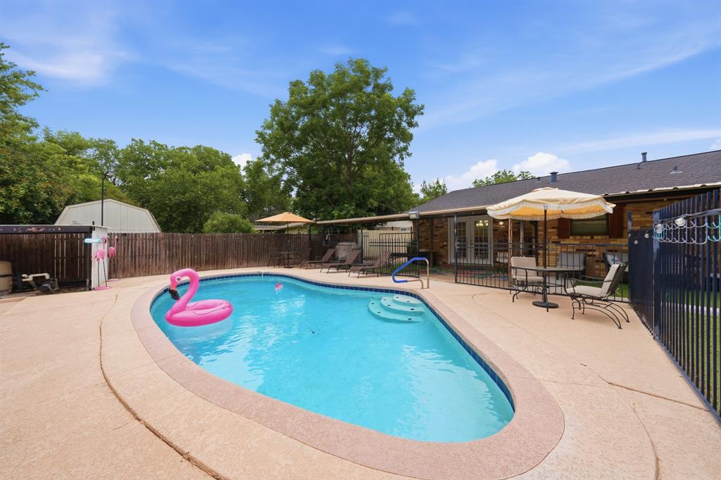 520 Thompson Drive Property Photo 1