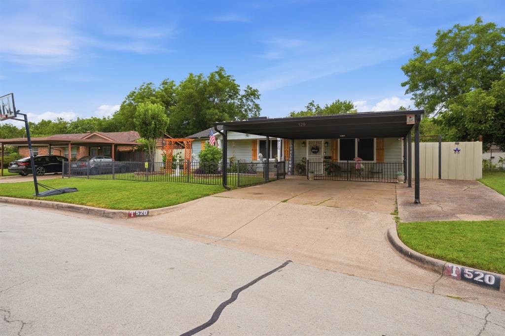 520 Thompson Drive Property Photo 8