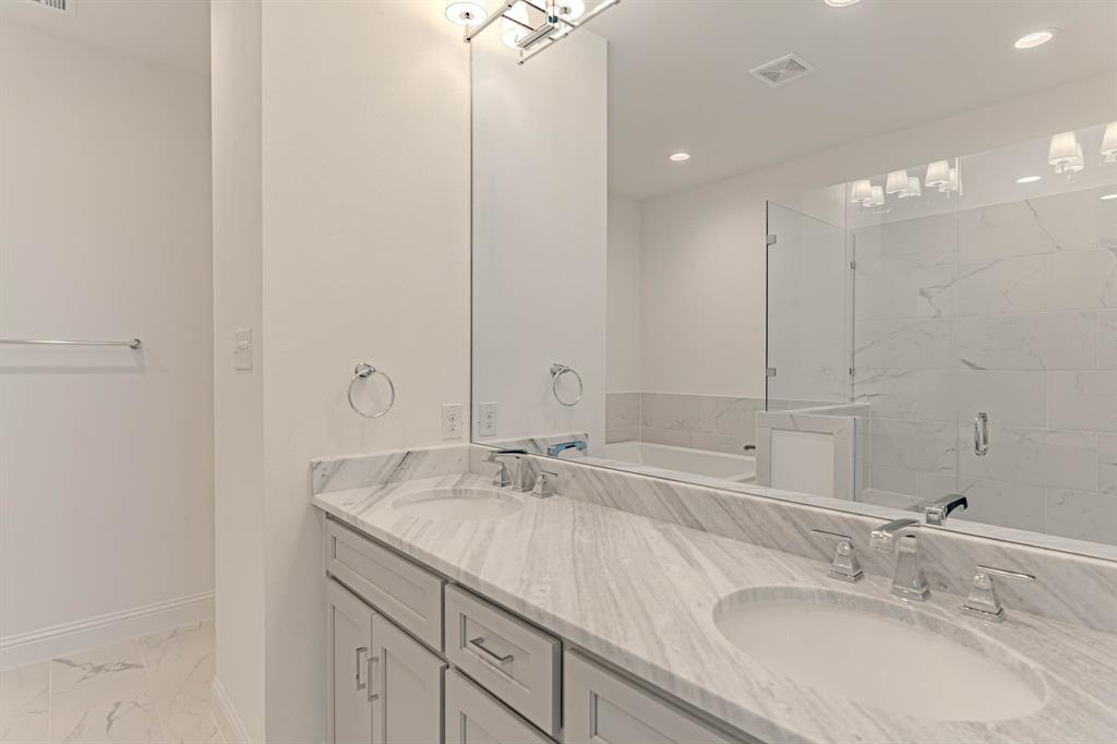 2142 Village Walk Place Property Photo 19