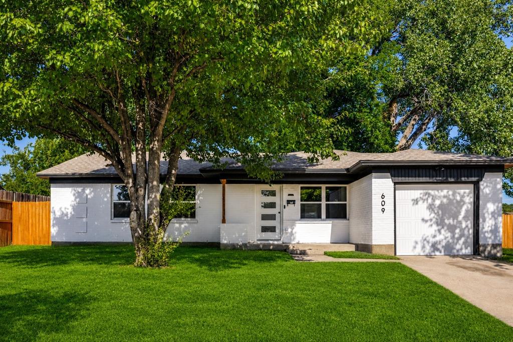 609 Warren Drive Property Photo 1