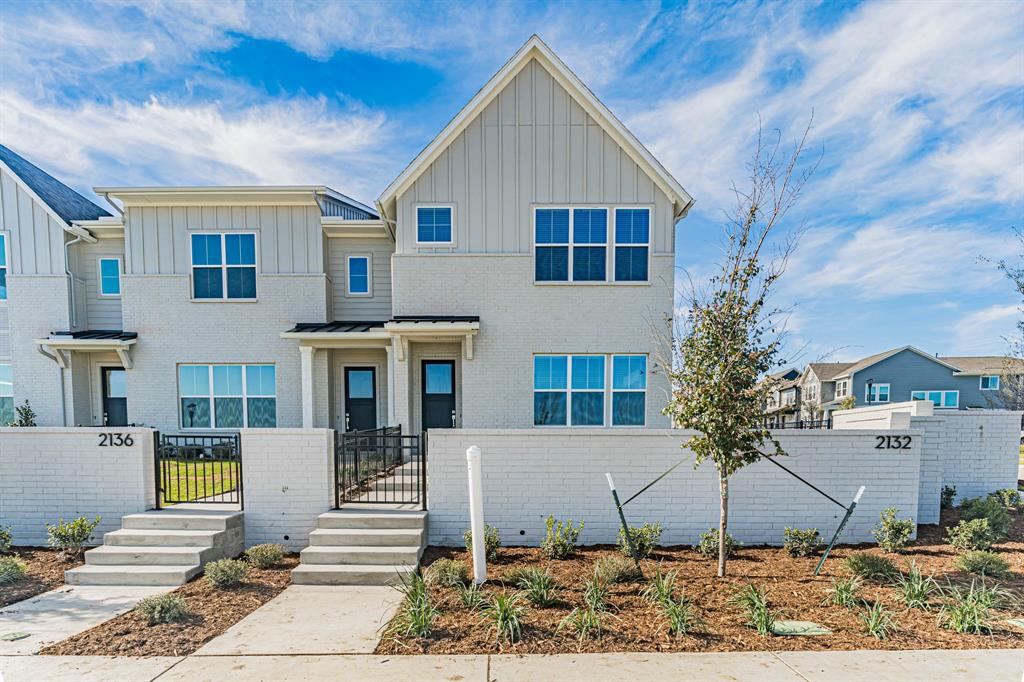 2140 Village Walk Place Property Photo 1