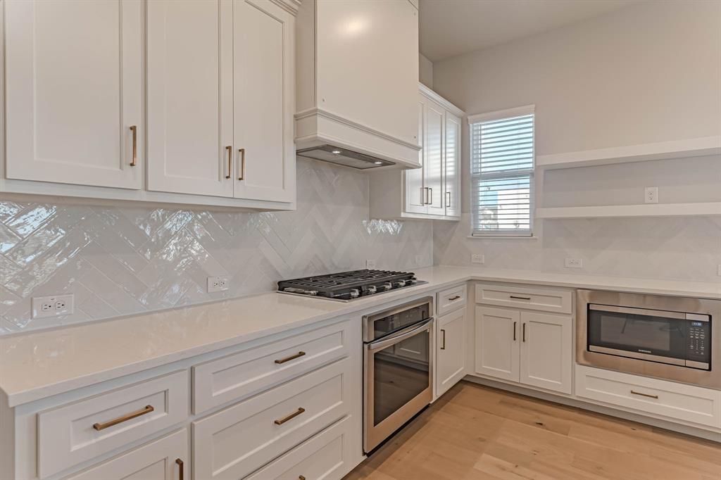 2140 Village Walk Place Property Photo 4