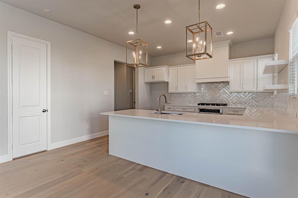 2140 Village Walk Place Property Photo 5