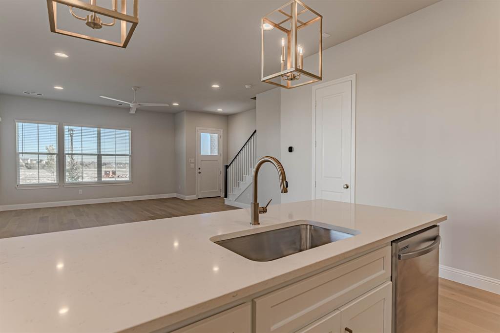 2140 Village Walk Place Property Photo 6