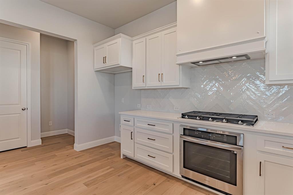 2140 Village Walk Place Property Photo 7