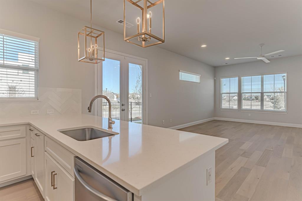 2140 Village Walk Place Property Photo 8