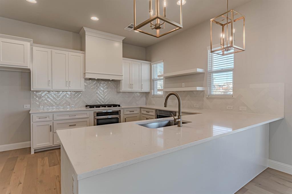 2140 Village Walk Place Property Photo 10
