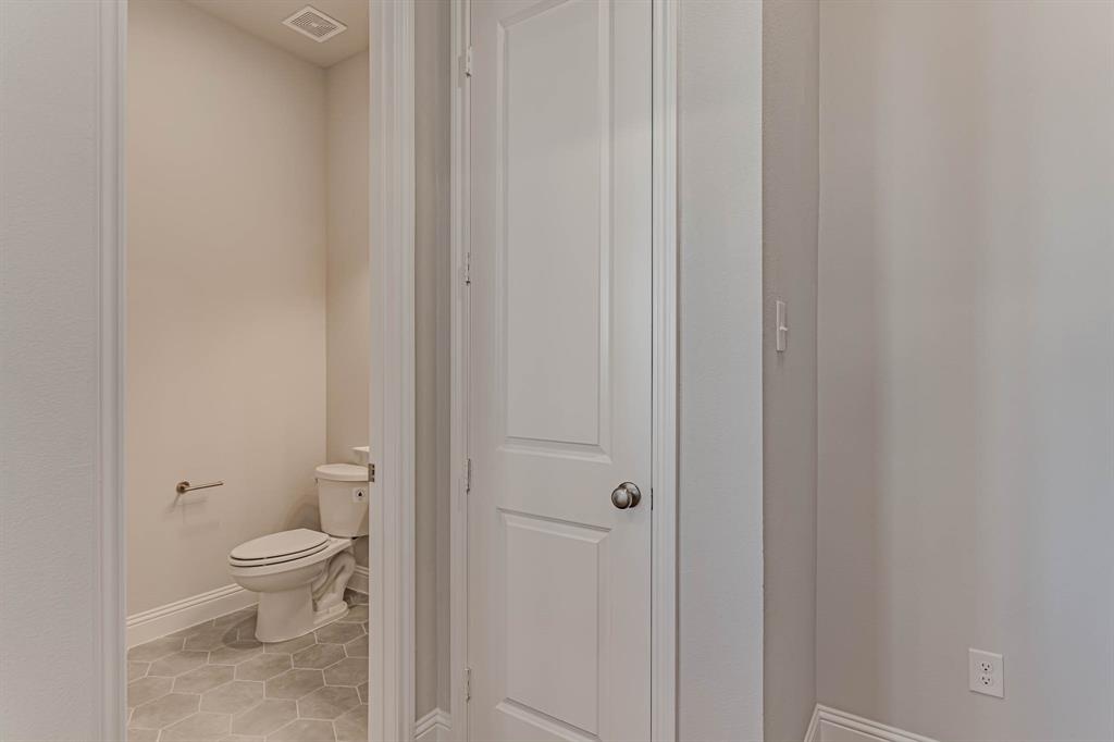 2140 Village Walk Place Property Photo 14