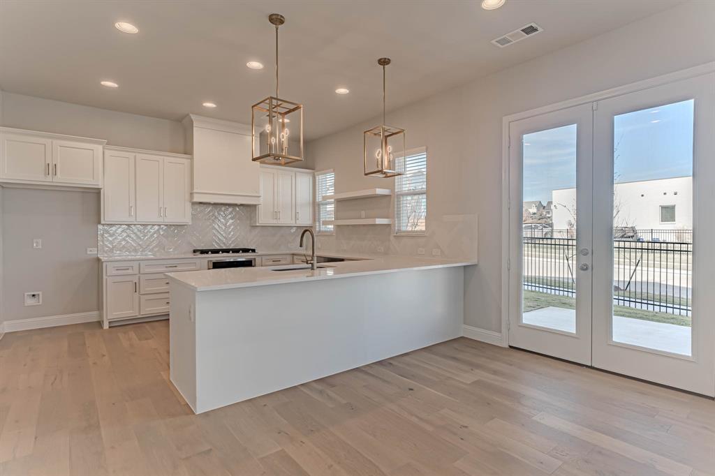 2140 Village Walk Place Property Photo 15