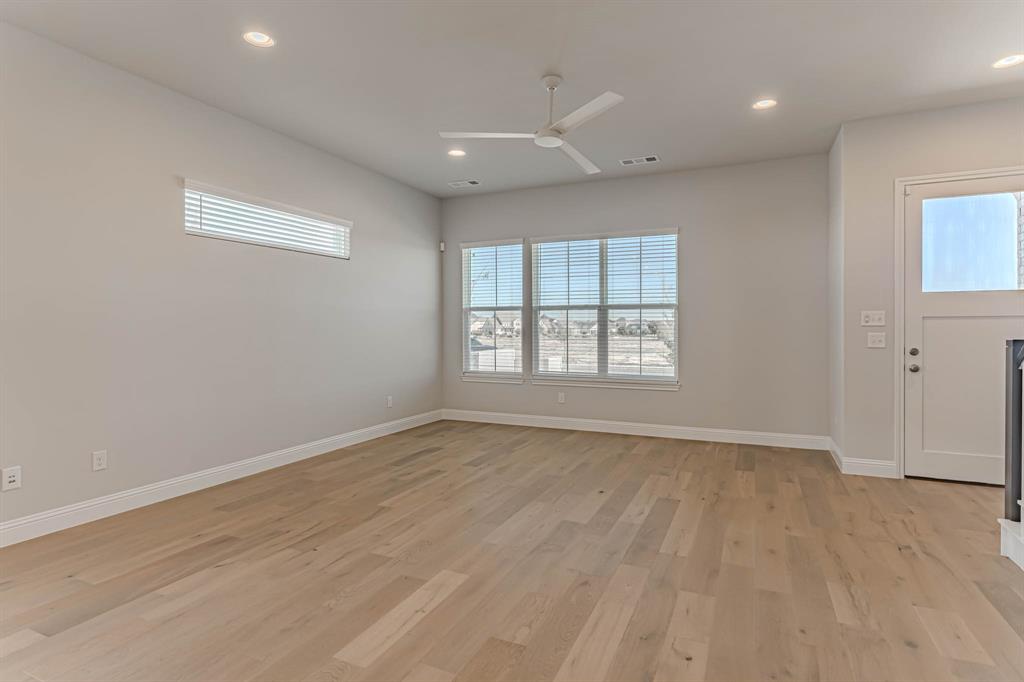2140 Village Walk Place Property Photo 16