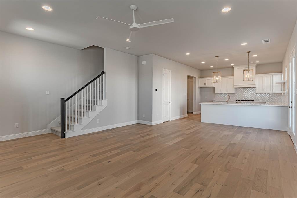 2140 Village Walk Place Property Photo 18