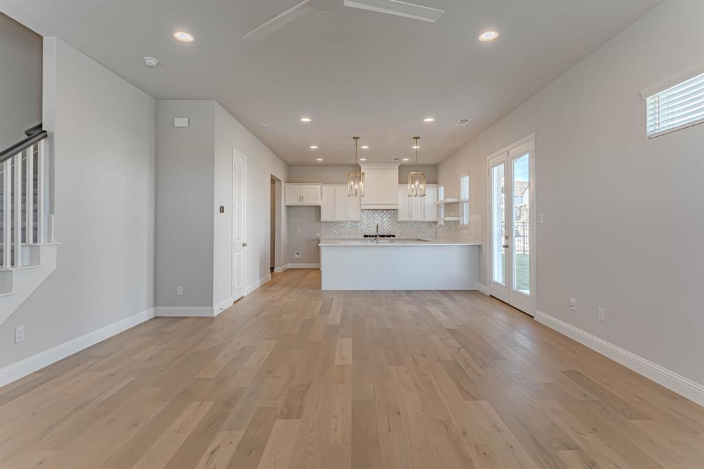 2140 Village Walk Place Property Photo 19