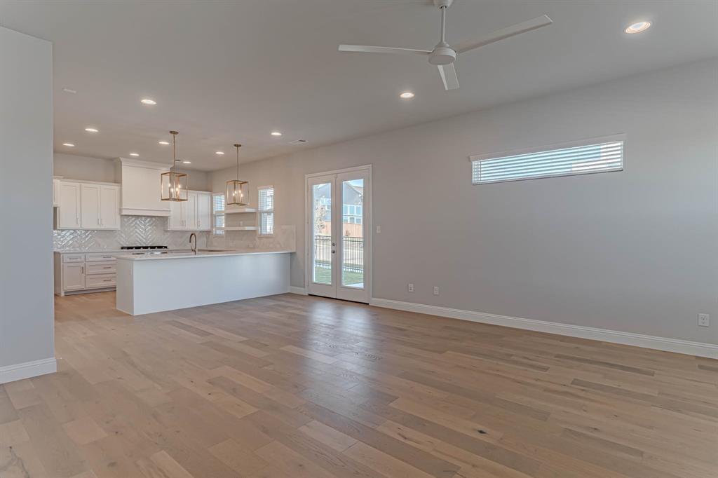 2140 Village Walk Place Property Photo 20