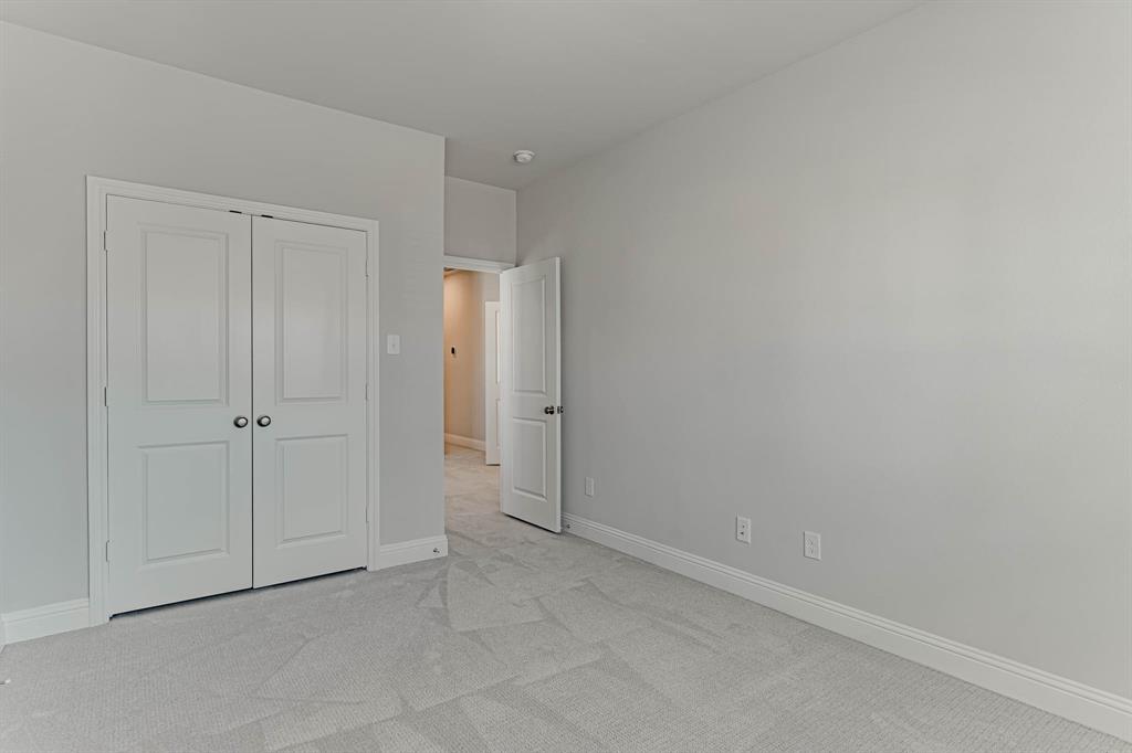 2140 Village Walk Place Property Photo 22