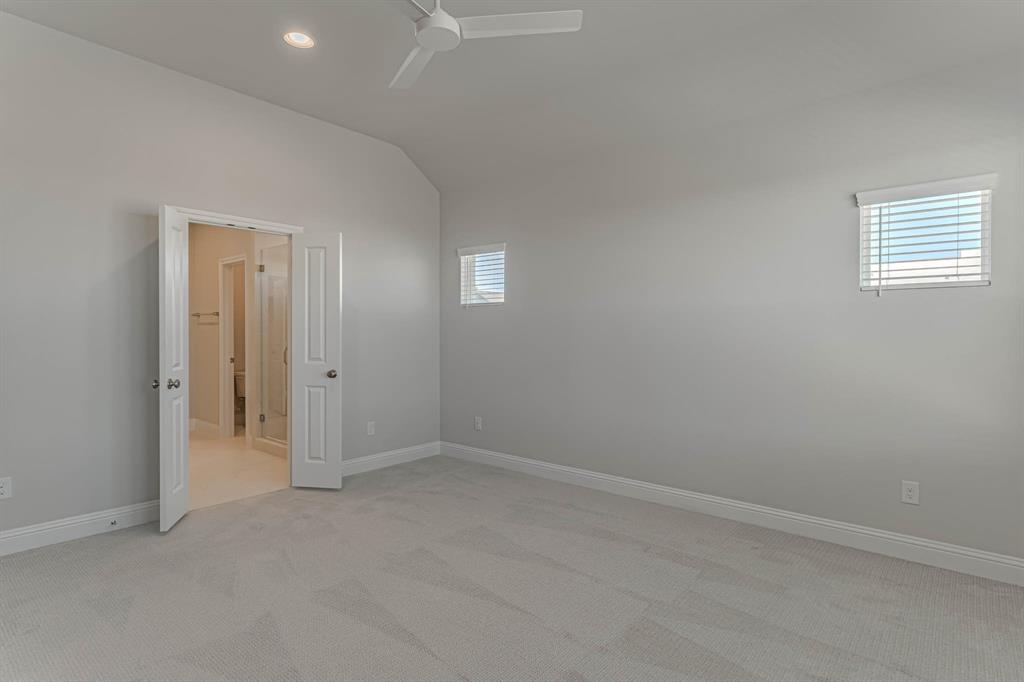 2140 Village Walk Place Property Photo 23