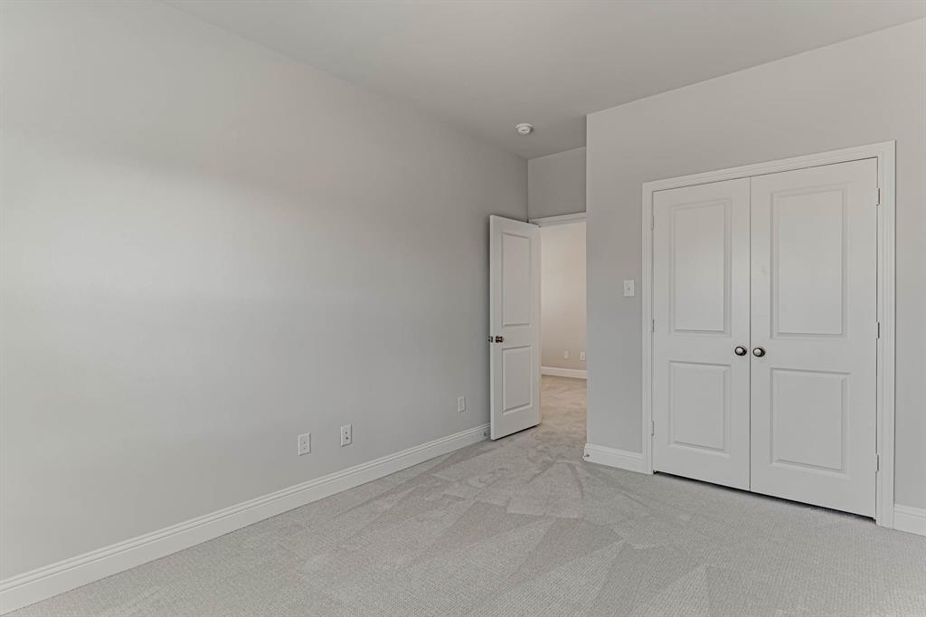 2140 Village Walk Place Property Photo 26