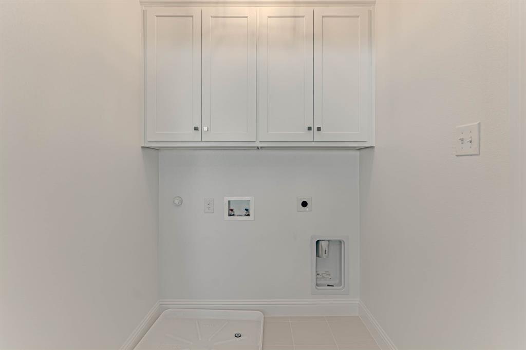 2140 Village Walk Place Property Photo 27