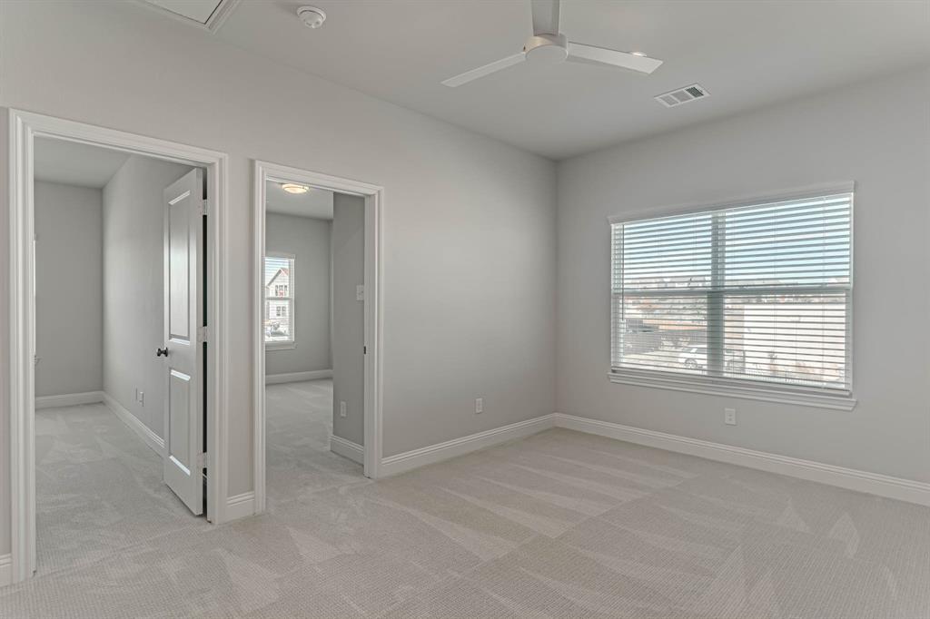 2140 Village Walk Place Property Photo 29