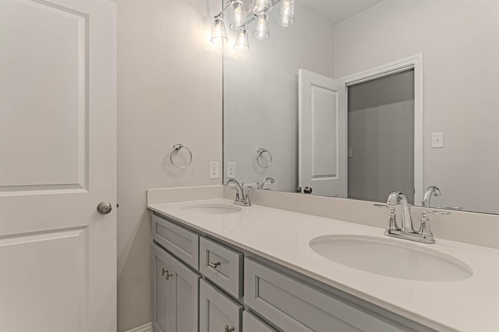 2140 Village Walk Place Property Photo 30
