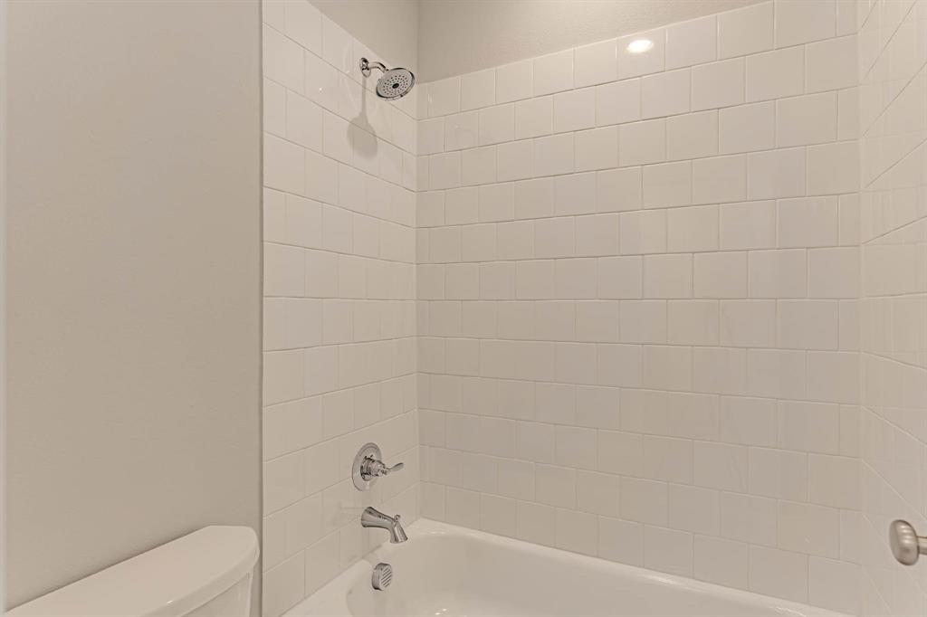 2140 Village Walk Place Property Photo 31