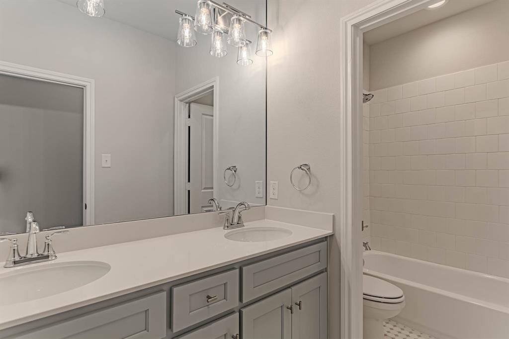 2140 Village Walk Place Property Photo 32