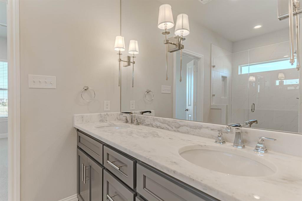 2140 Village Walk Place Property Photo 33