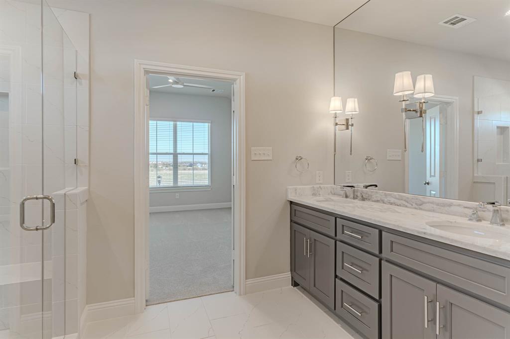 2140 Village Walk Place Property Photo 35