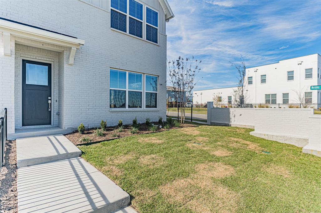 2140 Village Walk Place Property Photo 36