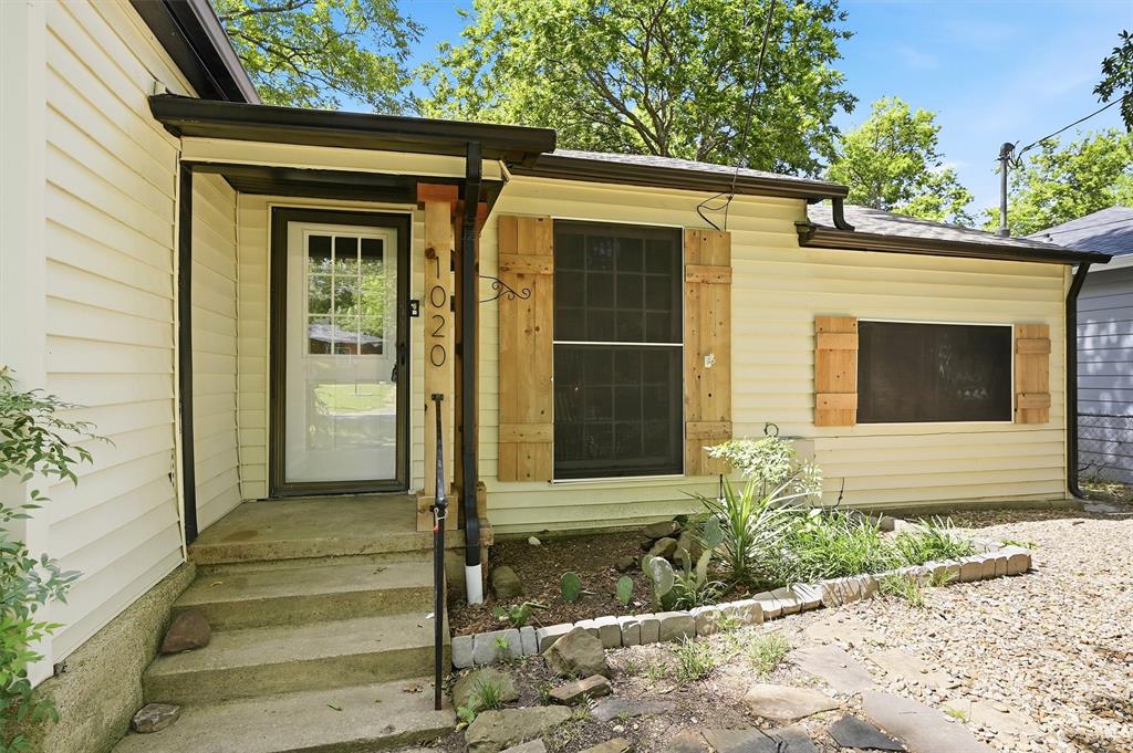 1020 W Brockett Street Property Photo 5