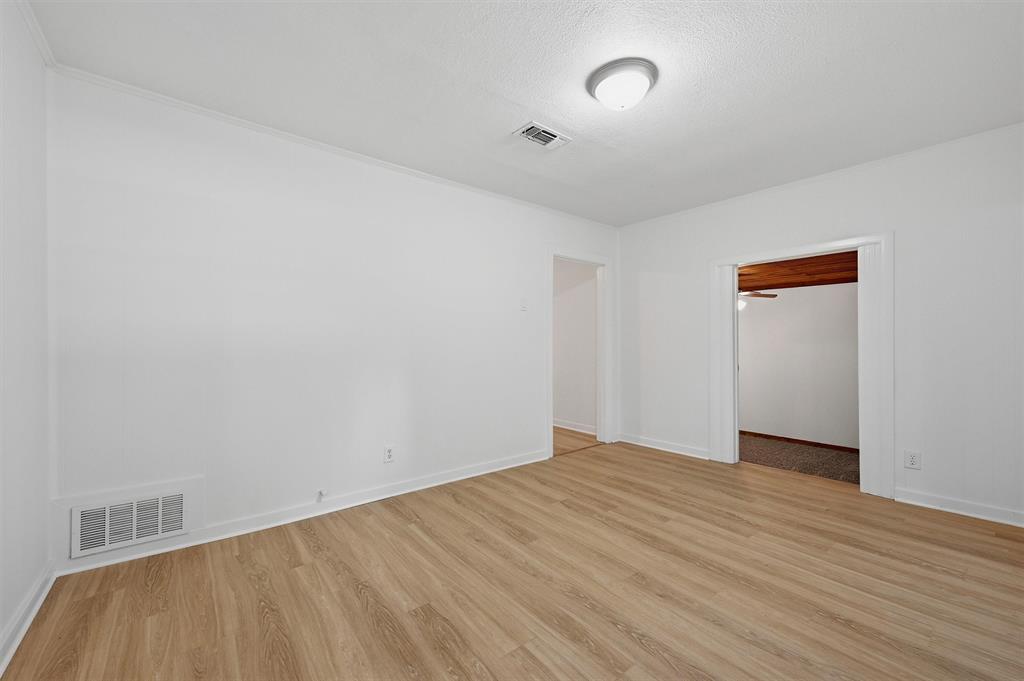 1020 W Brockett Street Property Photo 6