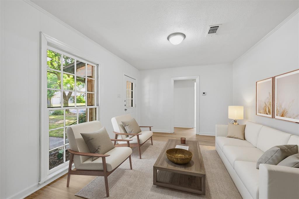 1020 W Brockett Street Property Photo 7