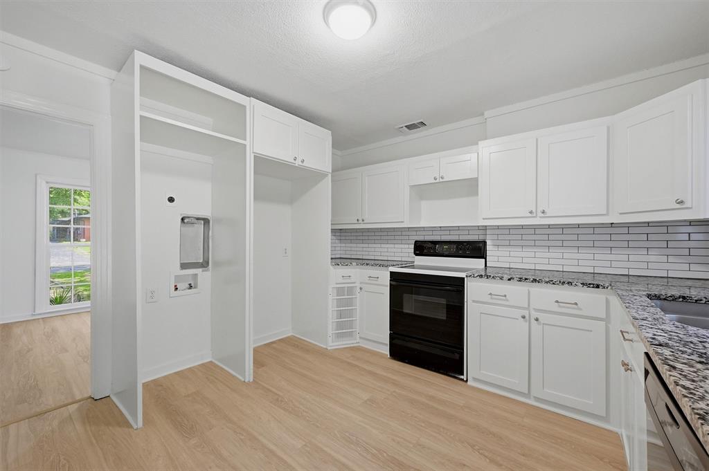 1020 W Brockett Street Property Photo 11