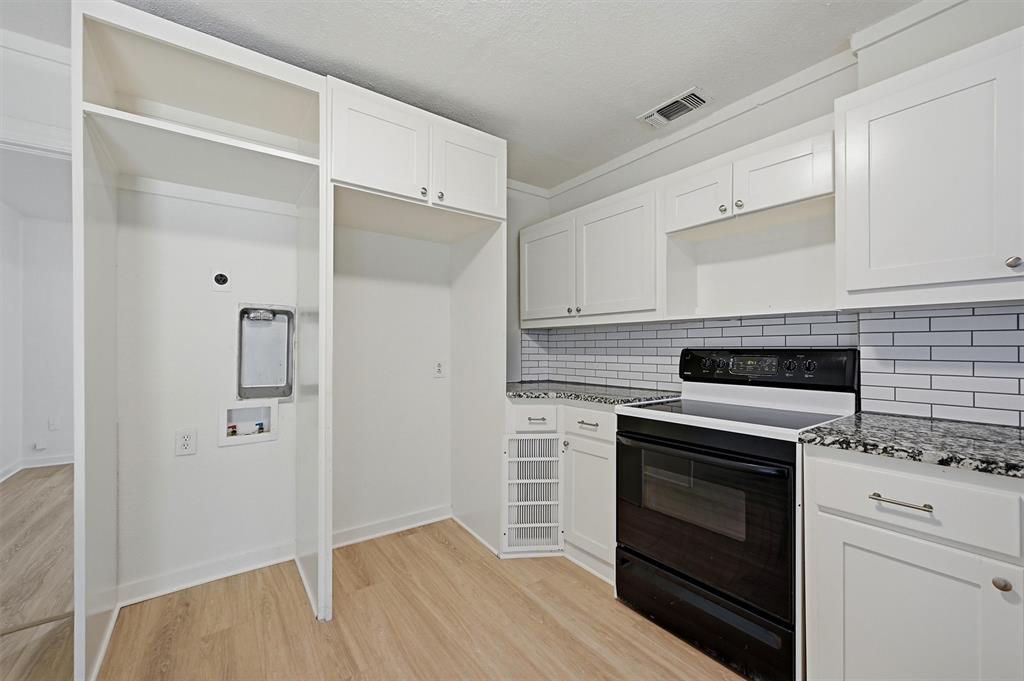 1020 W Brockett Street Property Photo 12