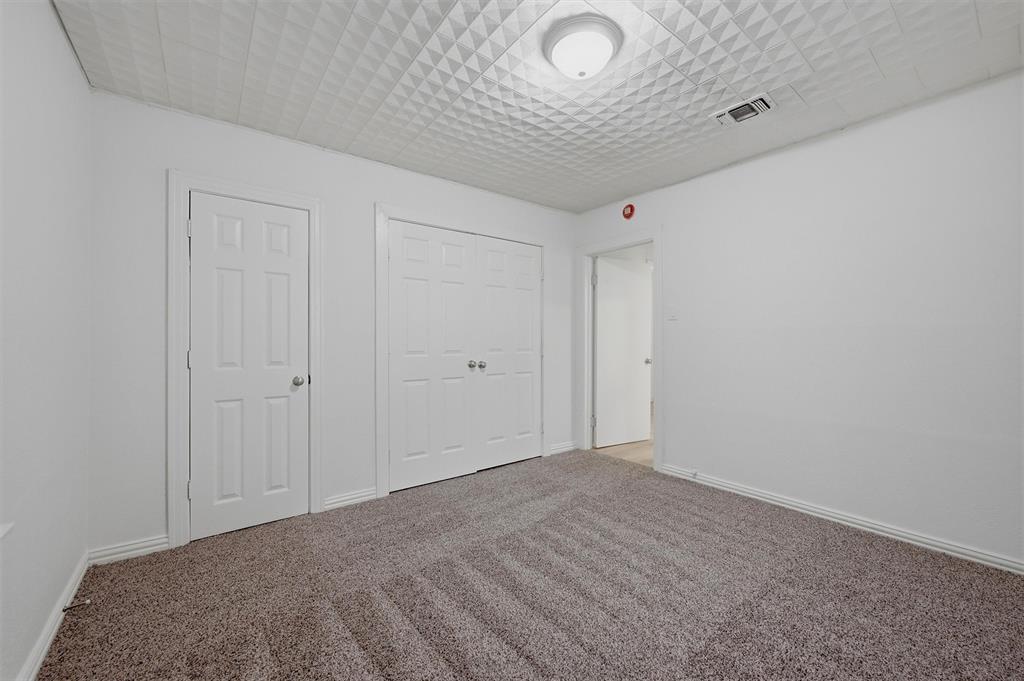 1020 W Brockett Street Property Photo 19