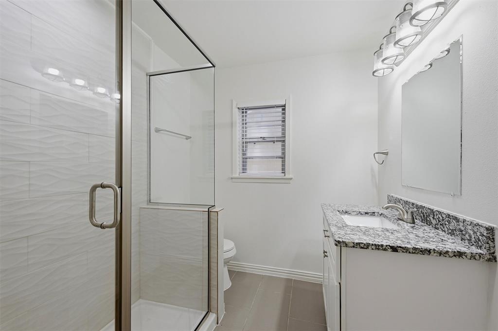 1020 W Brockett Street Property Photo 20