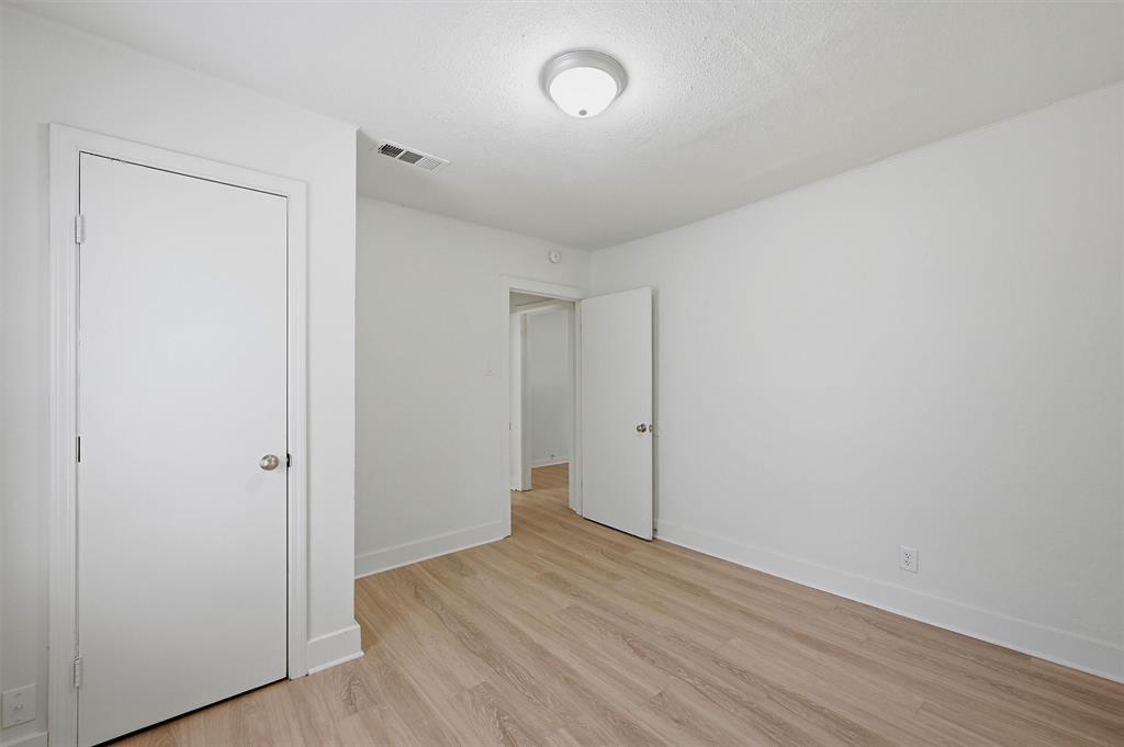 1020 W Brockett Street Property Photo 22