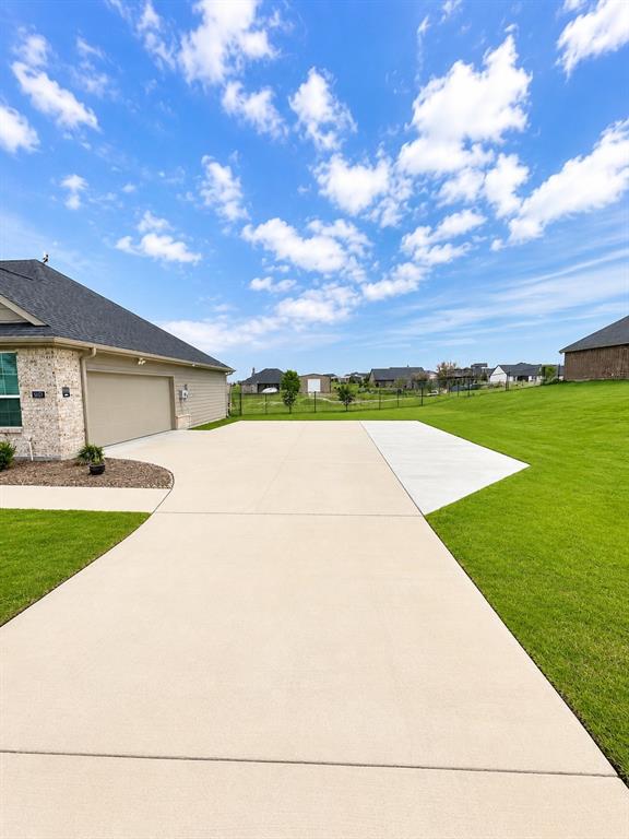 5024 Freestone Drive Property Photo 3