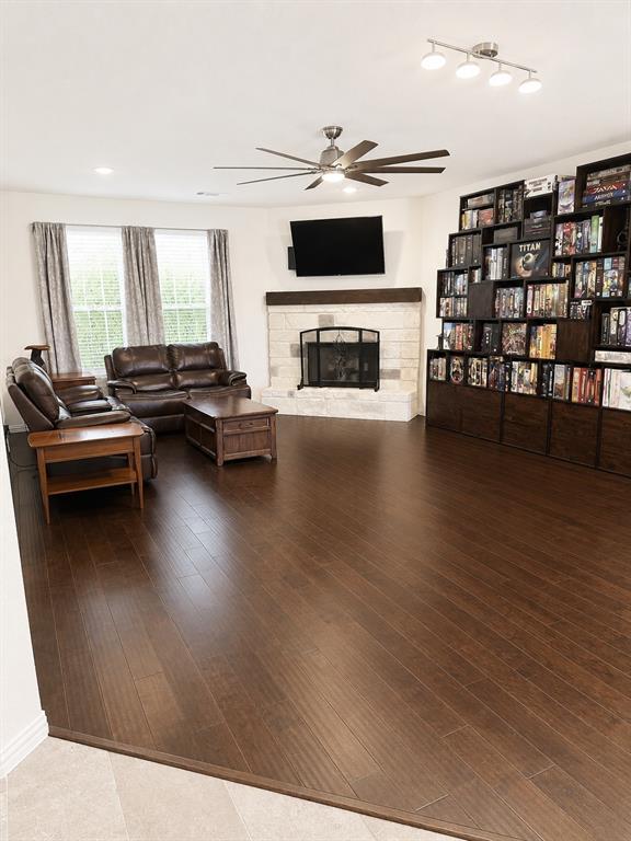 5024 Freestone Drive Property Photo 8