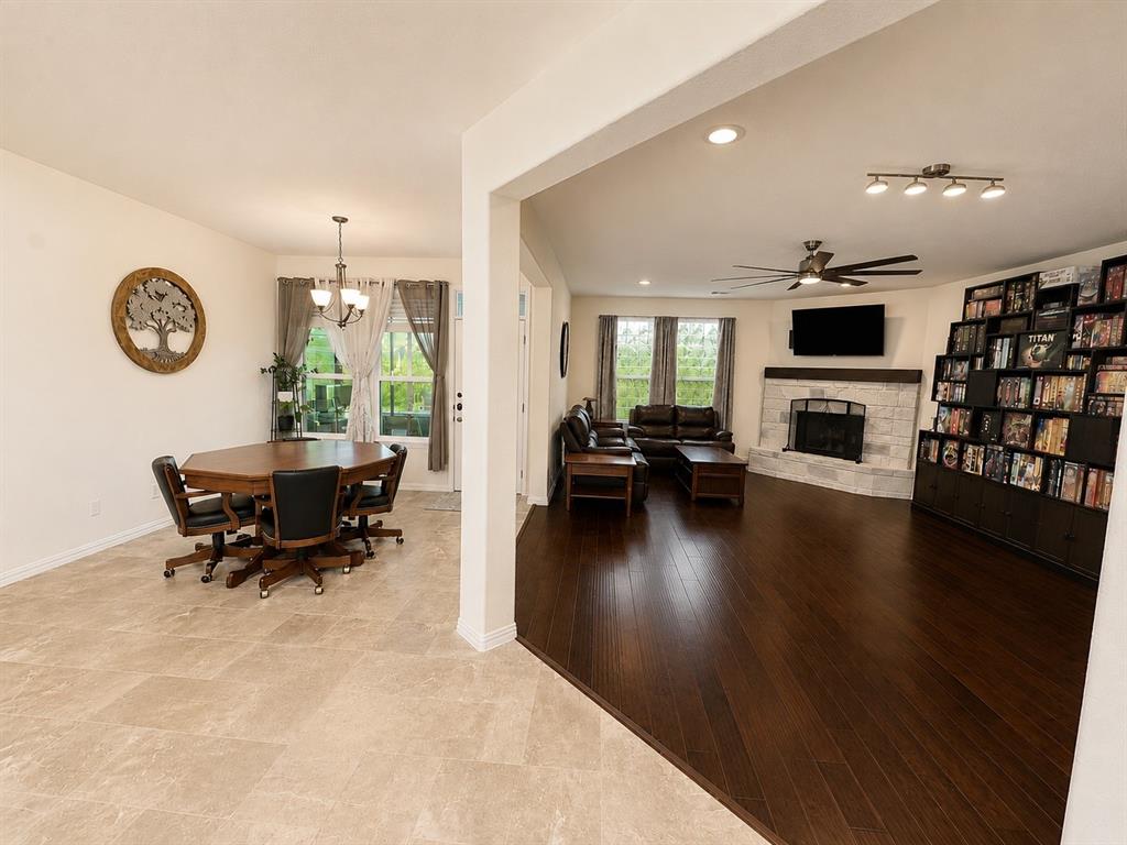 5024 Freestone Drive Property Photo 9