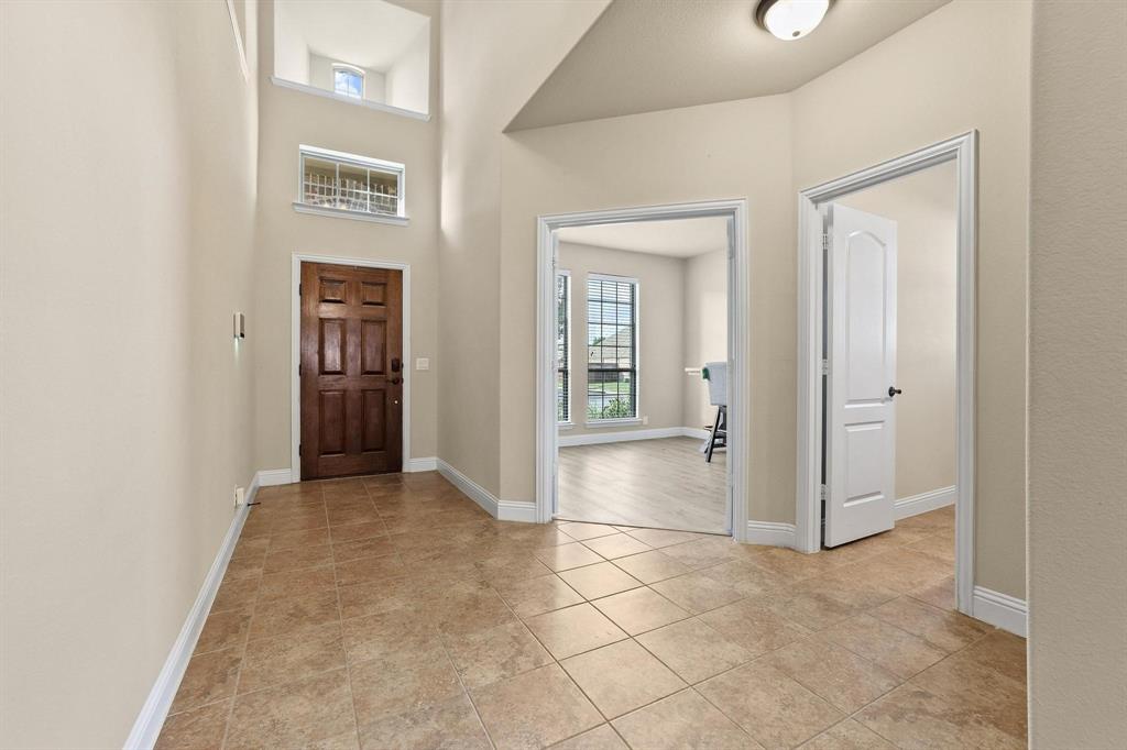 223 Thompson Drive Property Photo 3