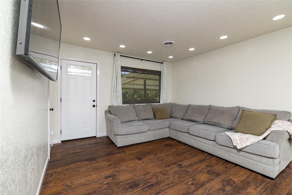 5955 Fm 678 Property Photo 6